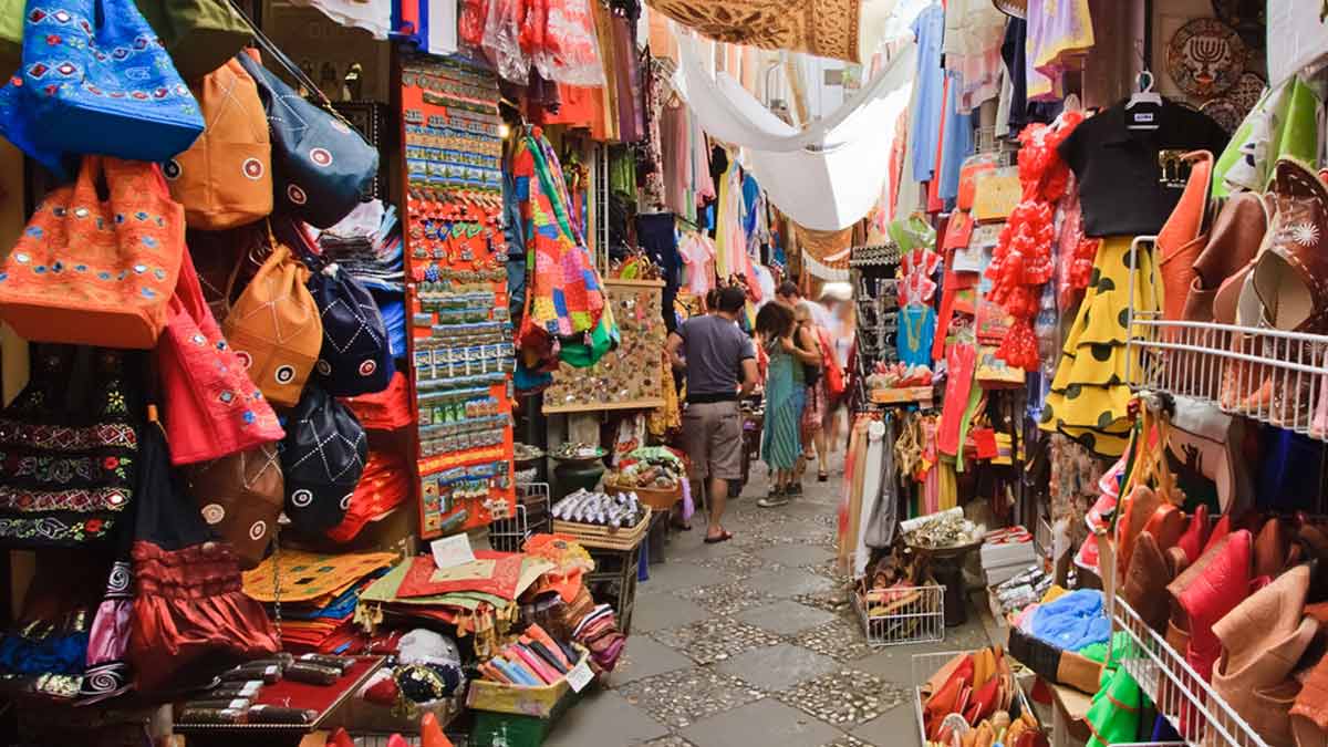 View of Chandpol Bazaar, a popular tourist attraction in Jaipur